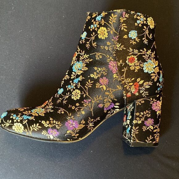 Black Floral Embroidered Boots, Size 6, maybe worn once, Perfect Condition - Picture 3 of 12